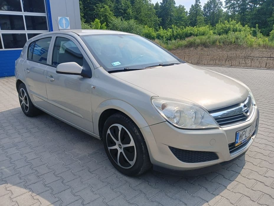 Opel Astra H Lift 1.6 (2007) - zdjęcie 1